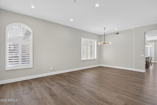 Building Photo - 10587 E Sheena Dr