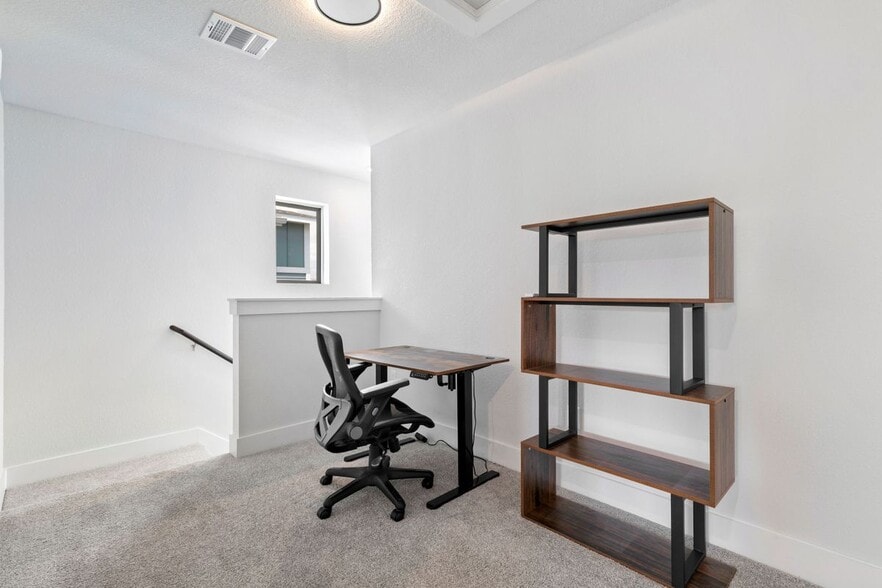 Building Photo - 8609 Cottage Rose Dr