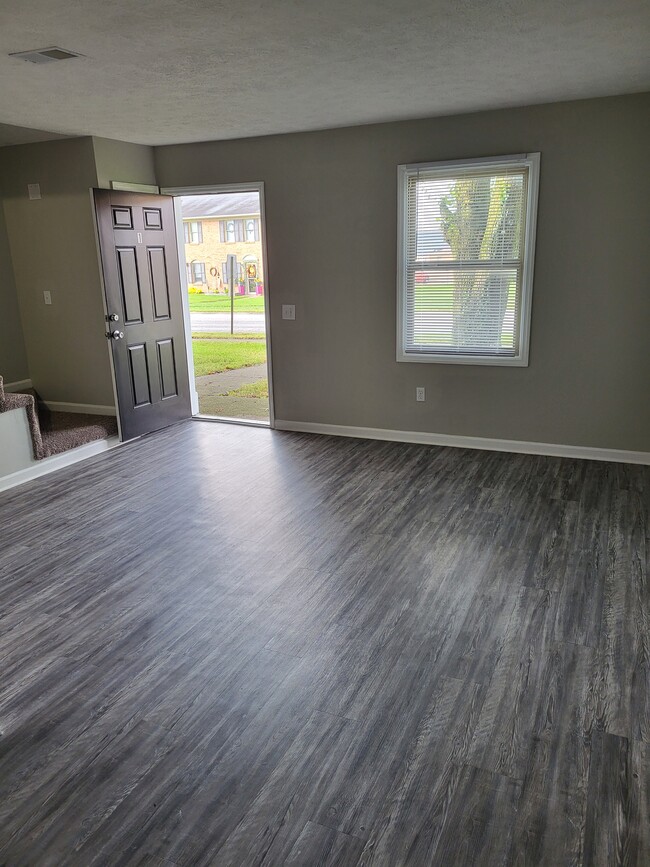 Building Photo - 313 Churchill Dr