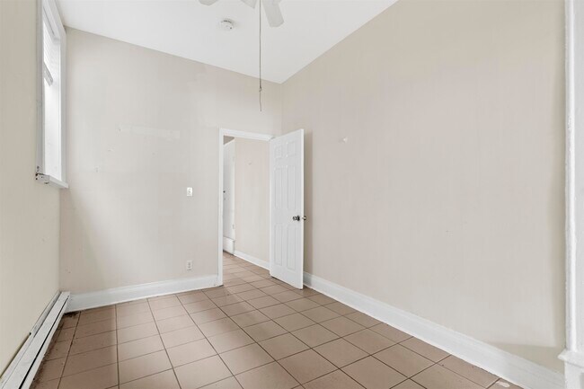 Building Photo - 207 15th St