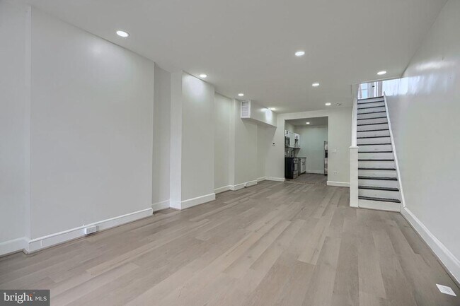 Building Photo - 1120 Montpelier St