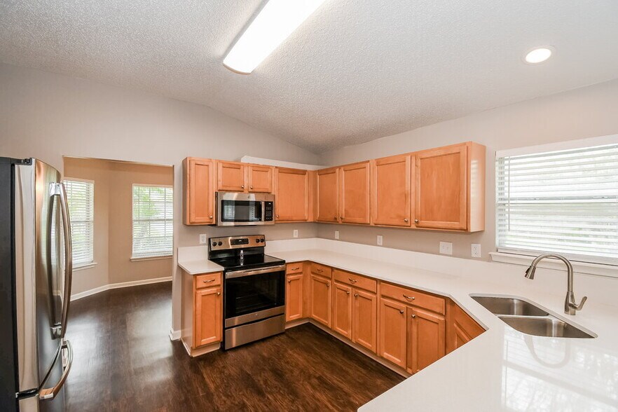 Building Photo - 228 Prince Phillip Dr