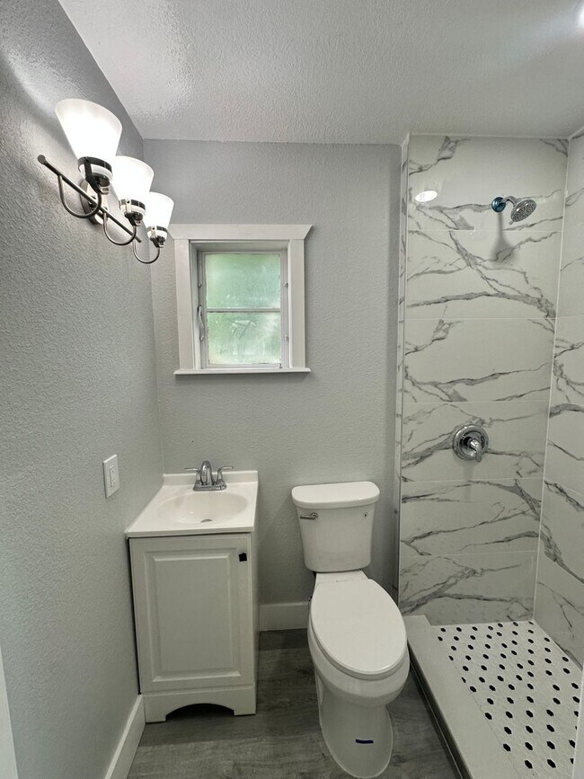 Building Photo - 4-Bedroom Home with Modern Touches!