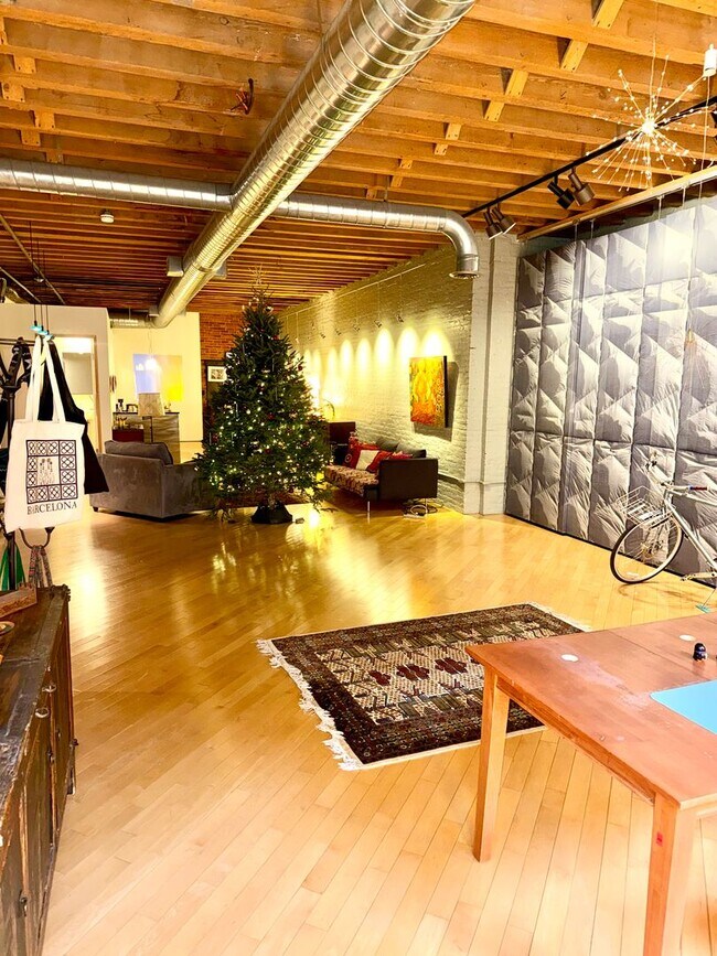 Building Photo - Beautifully 2-Bedroom Condo in Boston