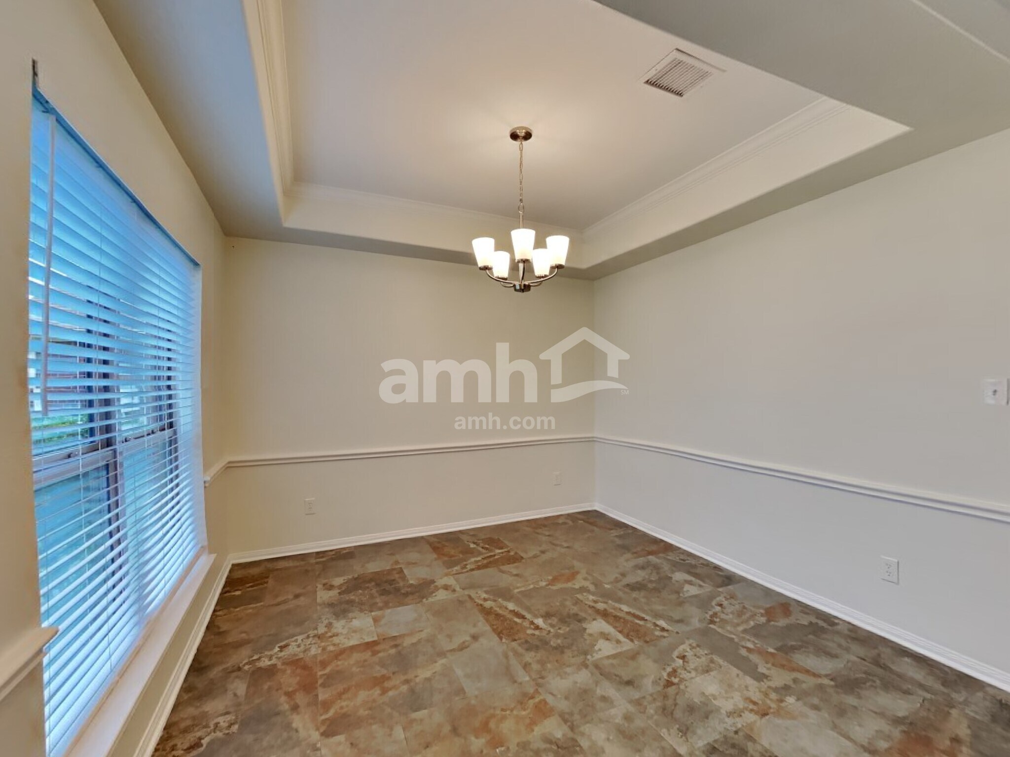 Building Photo - 30710 Country Meadows Dr