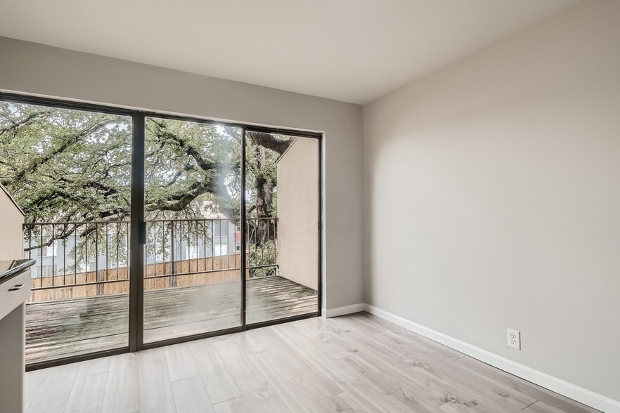 Building Photo - 8642 Fredericksburg Rd