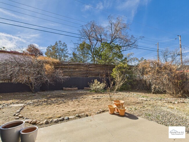 Building Photo - Northside Single Family Home with Ample Sp...