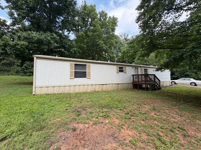 Building Photo - Semi-Country Living
