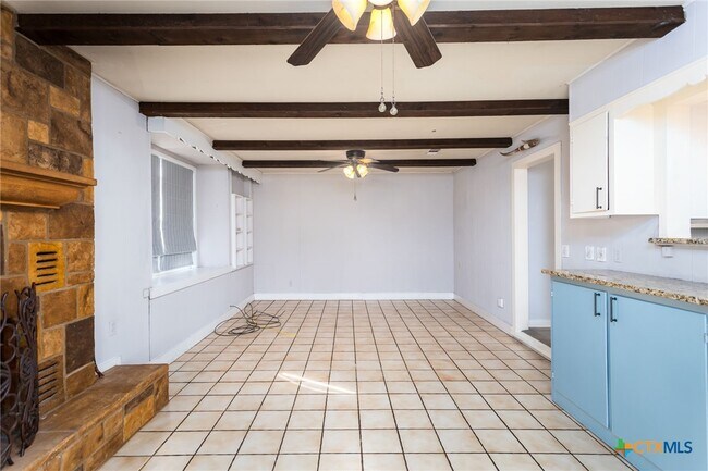 Building Photo - 344 Alves Ln