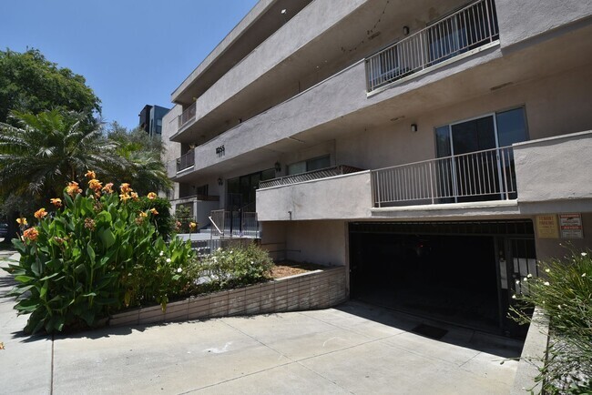 Building Photo - 11255 Camarillo St