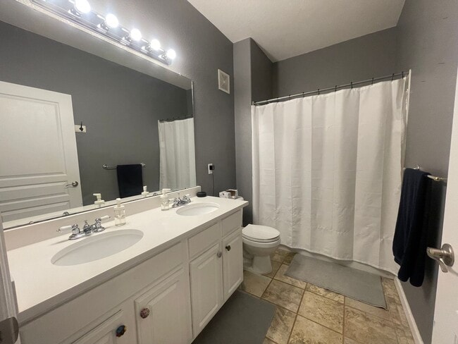 Building Photo - $0 DEPOSIT OPTION! LUXURIOUS 3BED/2BATH CONDO WITH MODERN UPGRADES