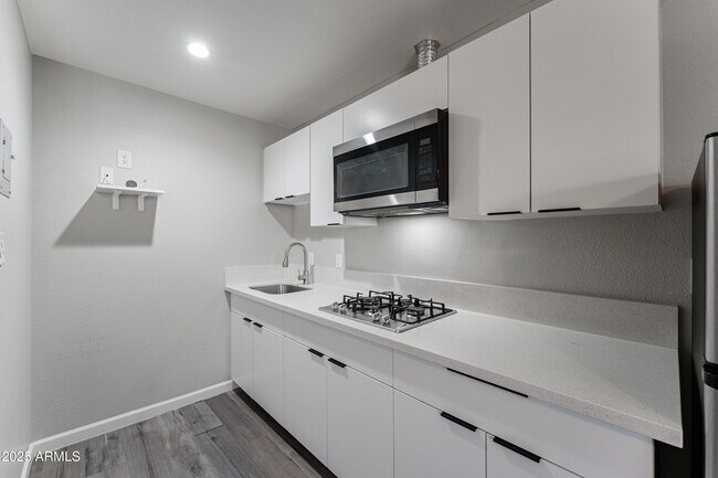Building Photo - 3025 N 32nd St