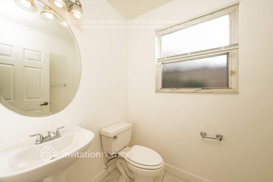 Building Photo - 10154 Aqua Vista Way