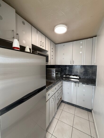 Building Photo - 6484 Indian Creek Dr