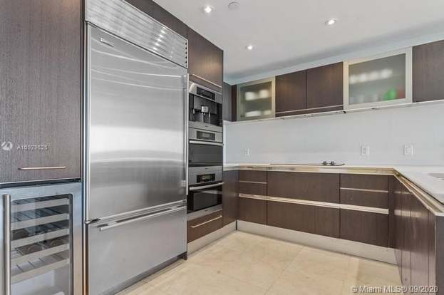 Building Photo - 17001 Collins Ave