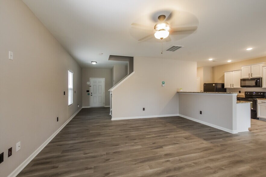 Building Photo - 904 Hilphiger Ct