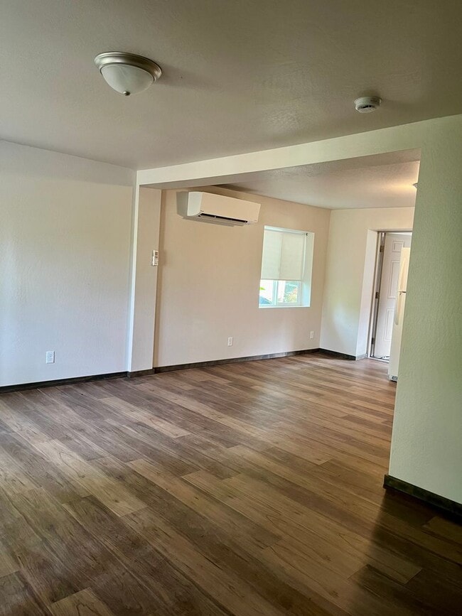 Building Photo - 5333 Rogue River Hwy