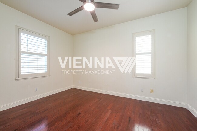 Building Photo - 48 Villa Gardens Ct