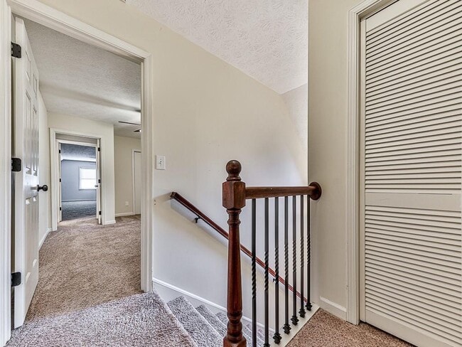 Building Photo - 63 Geraldine Dr SE