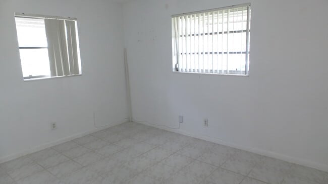 Building Photo - 9459 SW 51st Ct