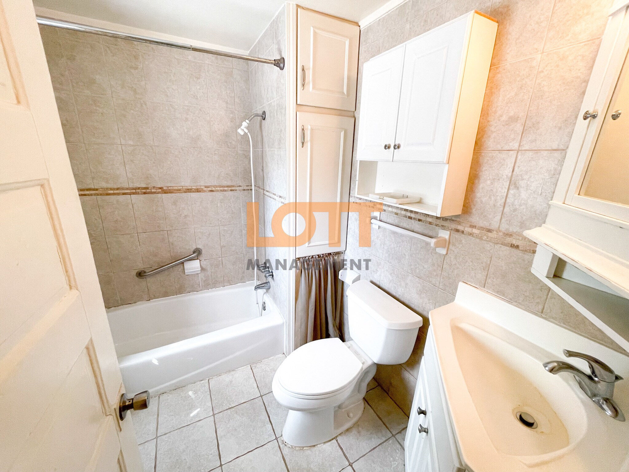 Building Photo - 294 Werts St