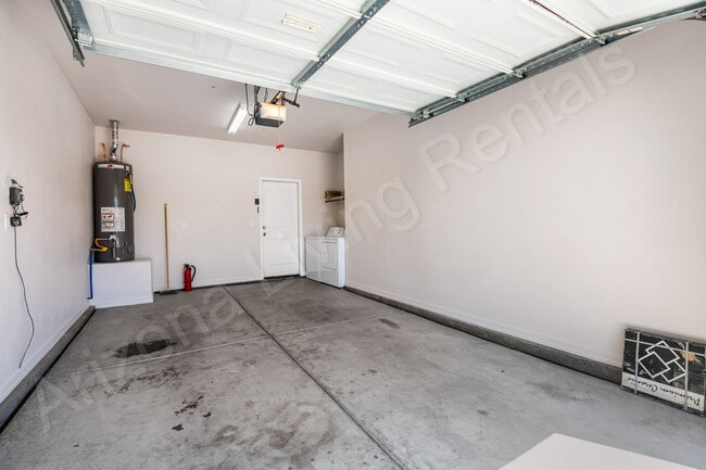 Building Photo - CHARMING TWO BEDROOM