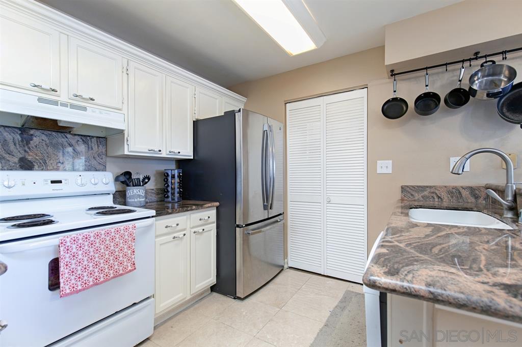 Laundry room - 4380 Temecula St
