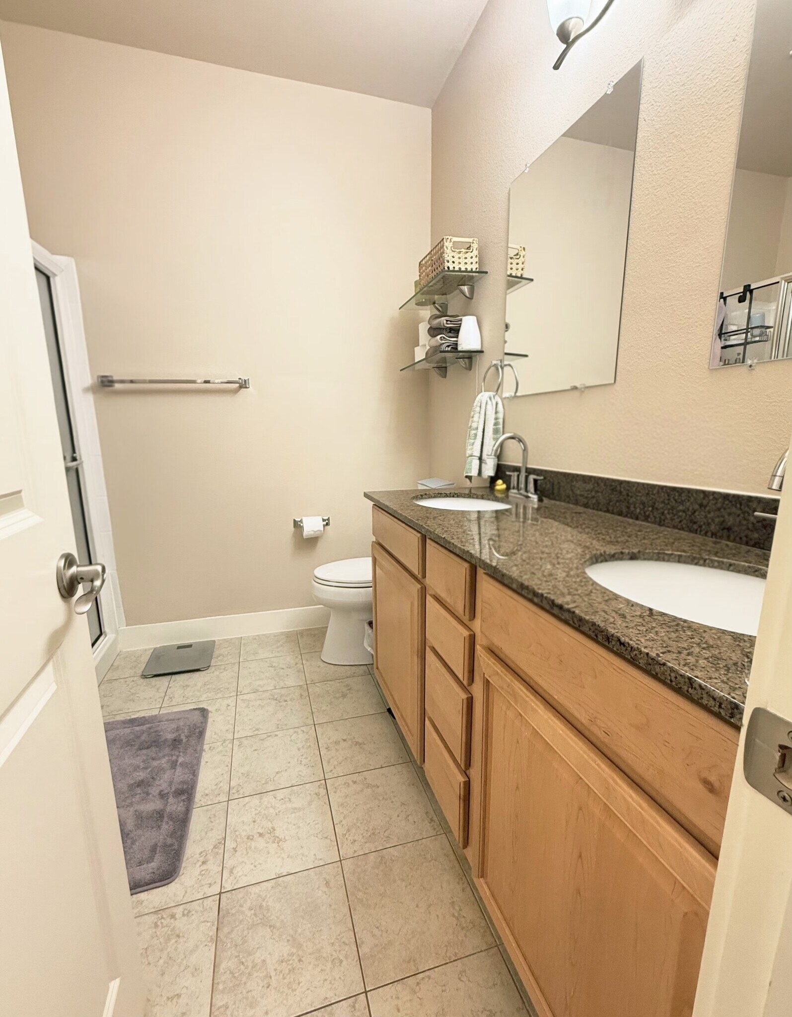 Building Photo - 13420 Lyndhurst St