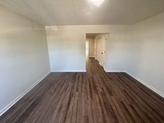 Building Photo - 3-bedroom, 2.5-bathroom two-story home located in the desirable Gatewood Communities!