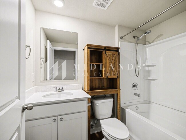 Building Photo - Ranch in Gretna Schools