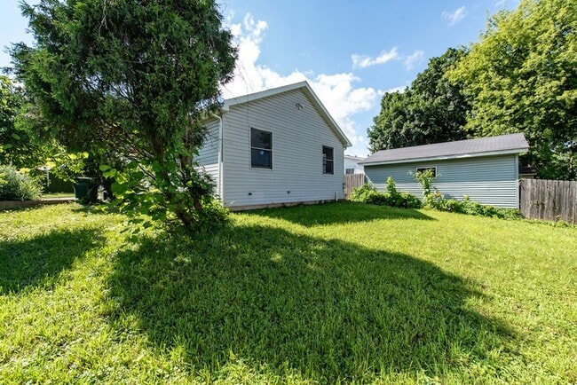 Building Photo - 2131 Prospect Ave