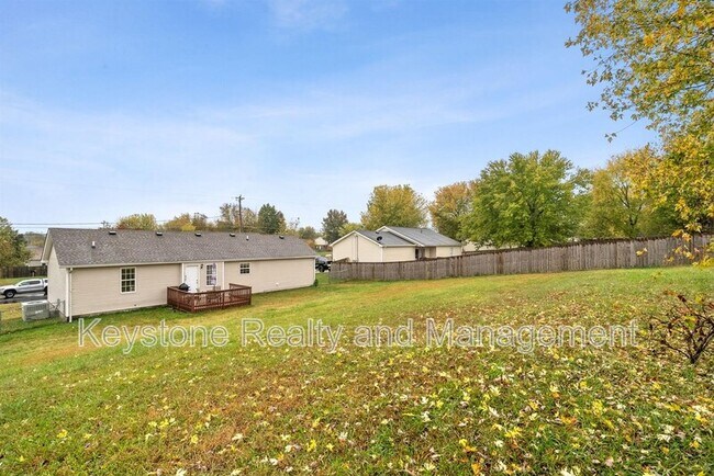 Building Photo - 223 Golden Pond Ave