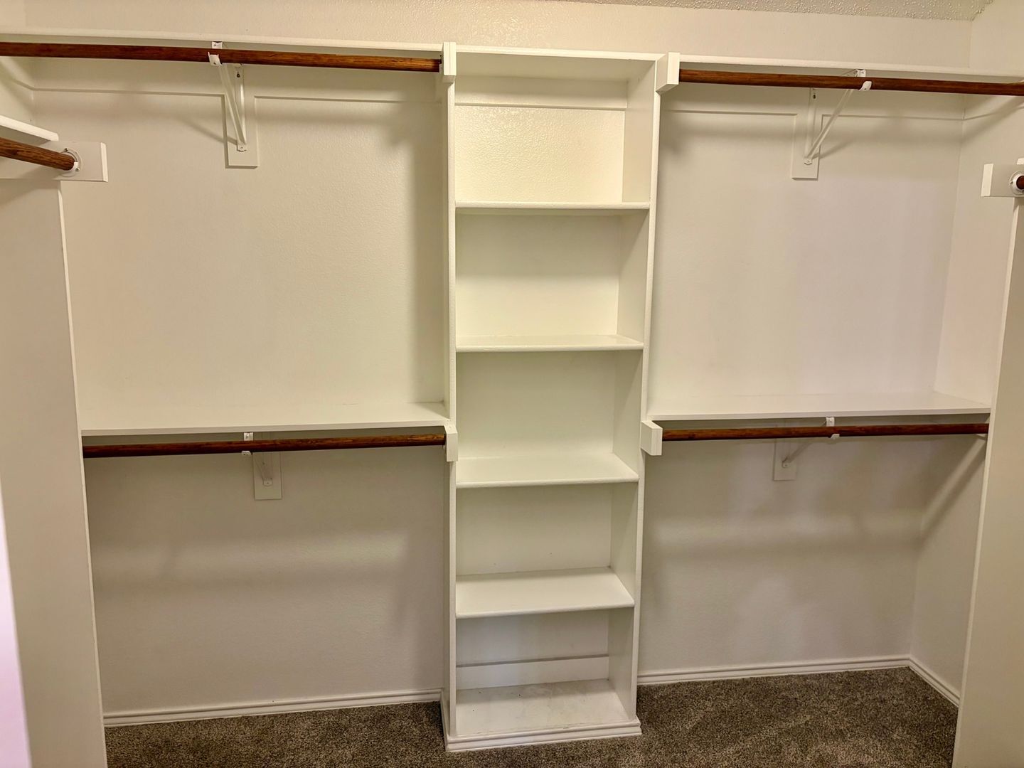 Building Photo - 809 Canyon Cove Dr