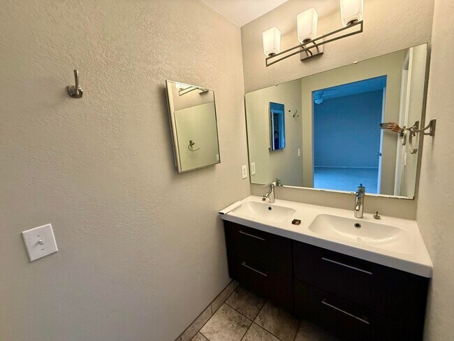 Building Photo - 3496 Burbank Dr