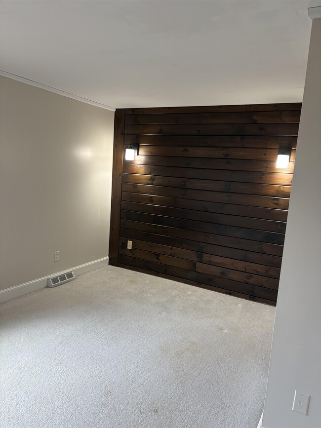 Building Photo - 290 Glen Ledge Rd