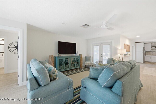 Building Photo - 4262 Biscayne Dr