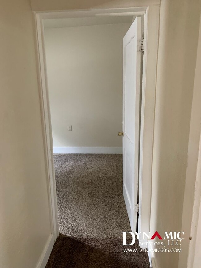 Building Photo - 4+ Bedroom, 2 Bath House By Augustana and USF