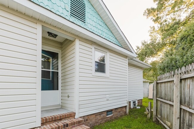 Building Photo - 620 Burcale Rd