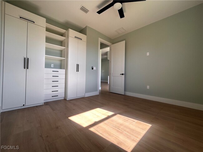 Building Photo - 1808 SE 1st Terrace