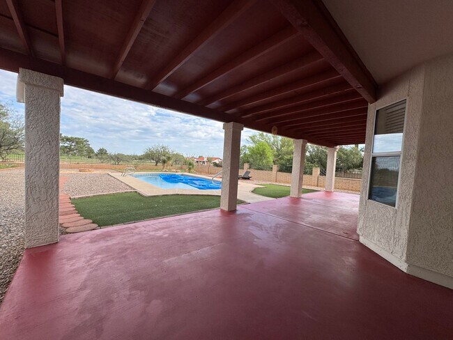 Building Photo - 3BR/2BA/2CG, 1836 sq.ft. rental with POOL in Sierra Vista, AZ