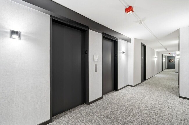 Building Photo - 2020 N Lincoln Park W