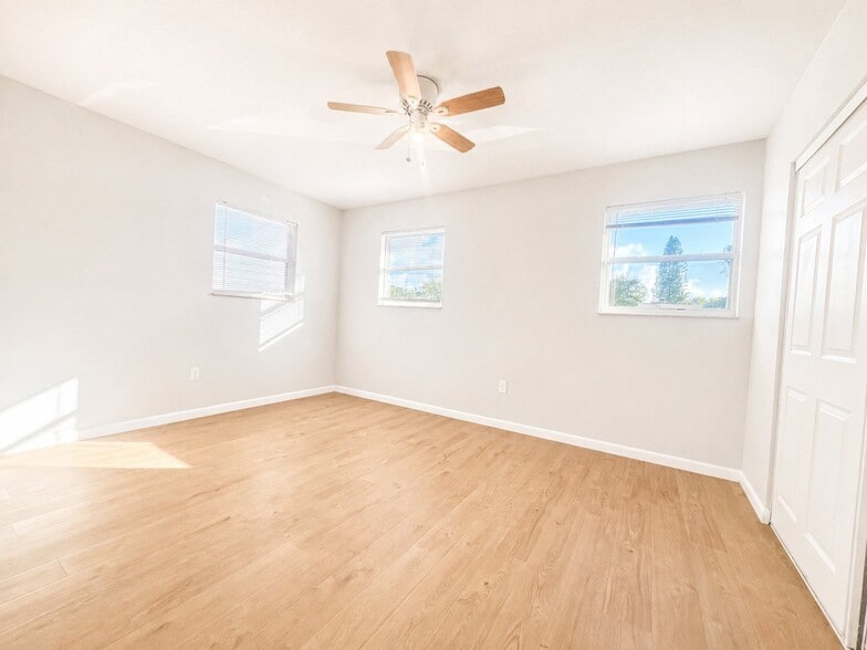 Building Photo - 1713 Azalea Ct