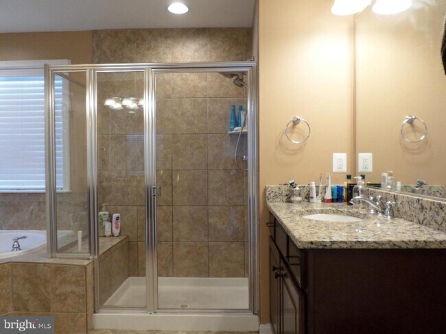 Building Photo - 16318 Boatswain Cir