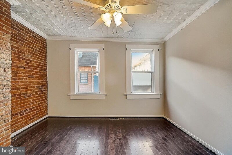 Building Photo - 703 S Bethel St