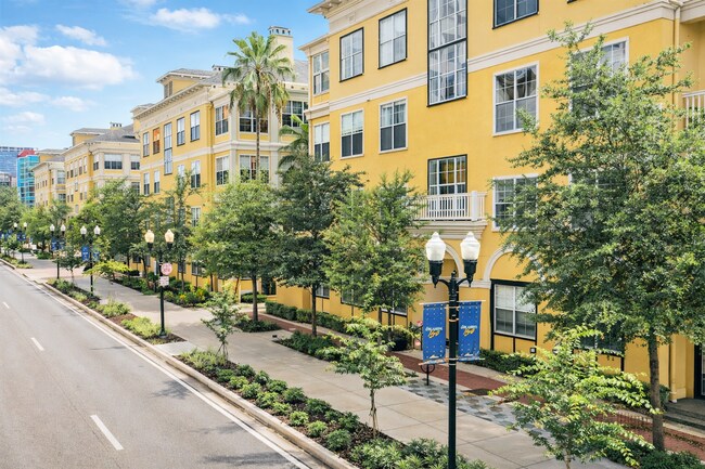 Building Photo - Stunning 2/2 Pool View Condo @ Park North Downtown Orlando !