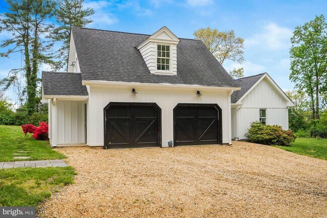 Building Photo - 1031 Pine Hill Rd