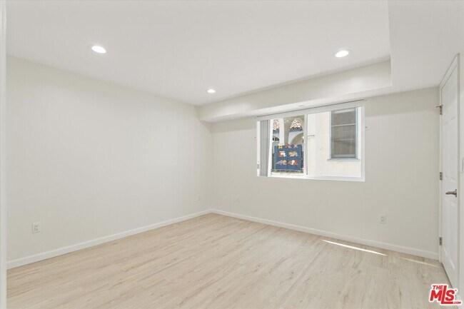 Building Photo - 1409 N Hobart Blvd