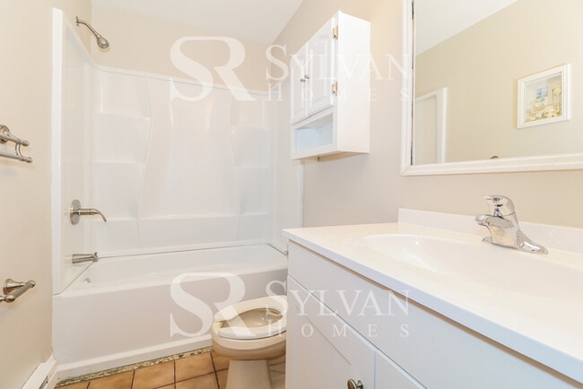 Building Photo - Beautifully updated 3 bedroom rancher!