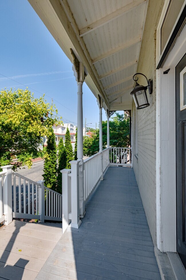 Building Photo - 706 Catherine St