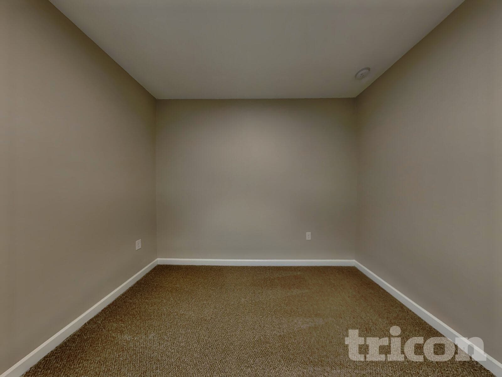 Building Photo - 30094 W Clarendon Ave